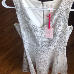 Never been worn perfect for bridalware or summer!